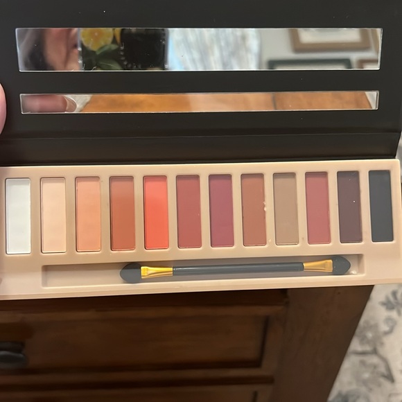 2 NAKEDS 12 Color Eyeshadows. One New in Box still sealed in plastic,One box New - Picture 2 of 7